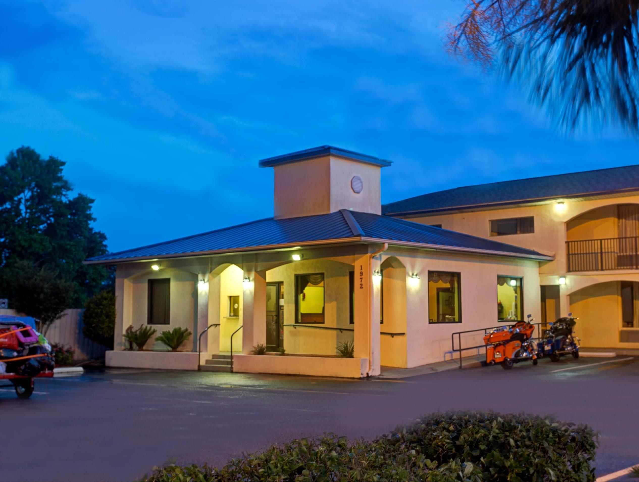 Super 8 By Wyndham Walterboro Hotel Exterior foto